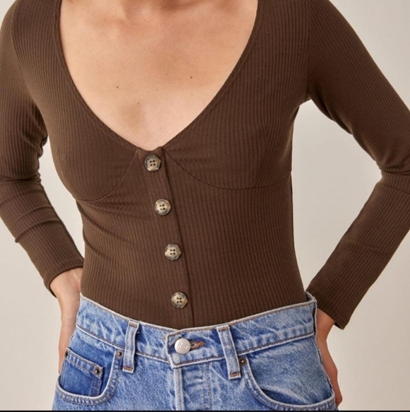 Reformation Tops - Reformation Virgil knit brown top. Size M.
